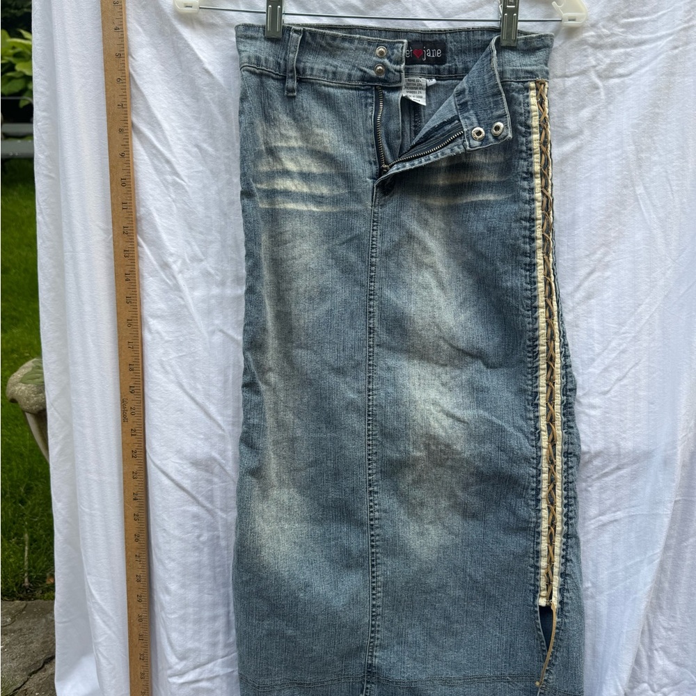 Stylish and flattering Denim (Kids 16/Women’s Size 4) Skirt with Fringe